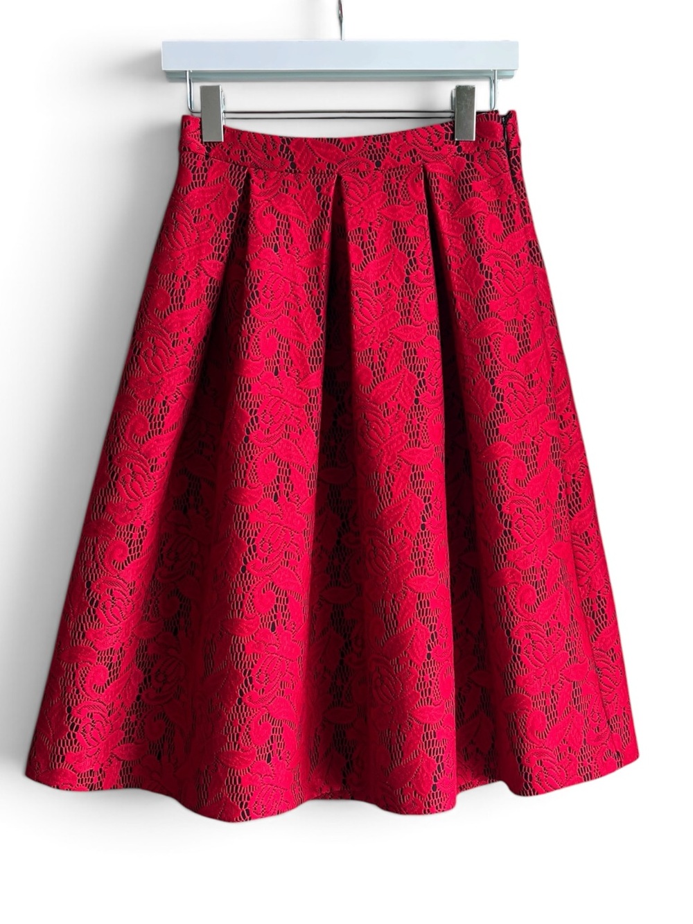 New York & Company 7 Avenue Red Lace Pleated Holiday Midi Skirt, Size 0